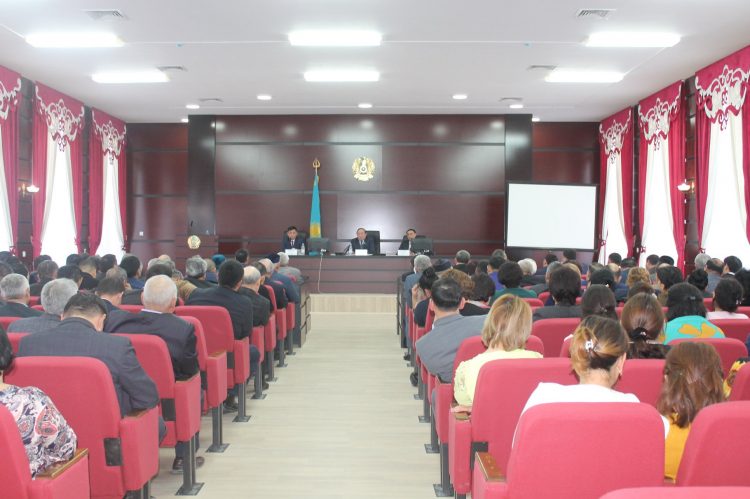 Сенат депутаты Әли Бектаев Кентауда кездесу өткізді