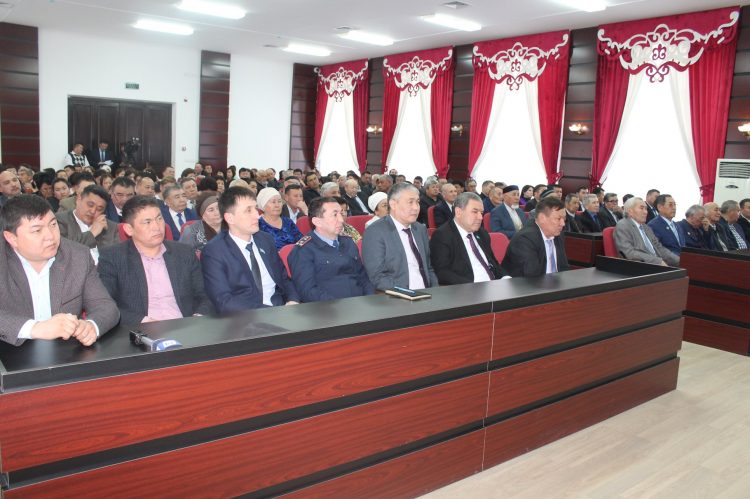 Сенат депутаты Әли Бектаев Кентауда кездесу өткізді