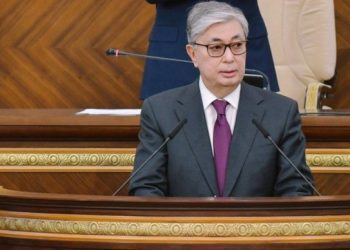 Тоқаев кезектен тыс сайлау өткізу туралы жарлыққа қол қойды