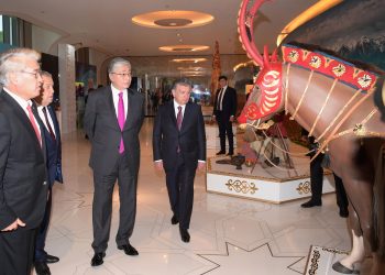 Токаев предложил открыть туристический кластер, соединив в один маршрут Туркестан, Самарканд и Бухару