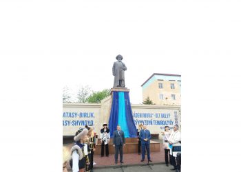 Сарыағашта Қазыбек би ескерткіші бой көтерді