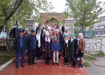 Төлебилік 30 көпбалалы ана Түркістан облысындағы киелі жерлерді араламақ