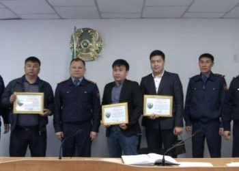 Түркістан облысының полицейлері қылмысты ашуда көмек көрсеткен азаматтарды марапаттады