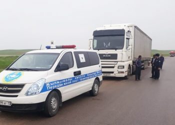 Автомобиль жолдарында ауыр салмақтағы жүк көліктеріне қарсы рейд шарасы өтуде