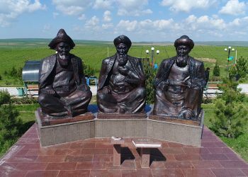 Киелі Қазығұртта қазақтың үш биіне арналған еңселі ескерткіш бой көтерді