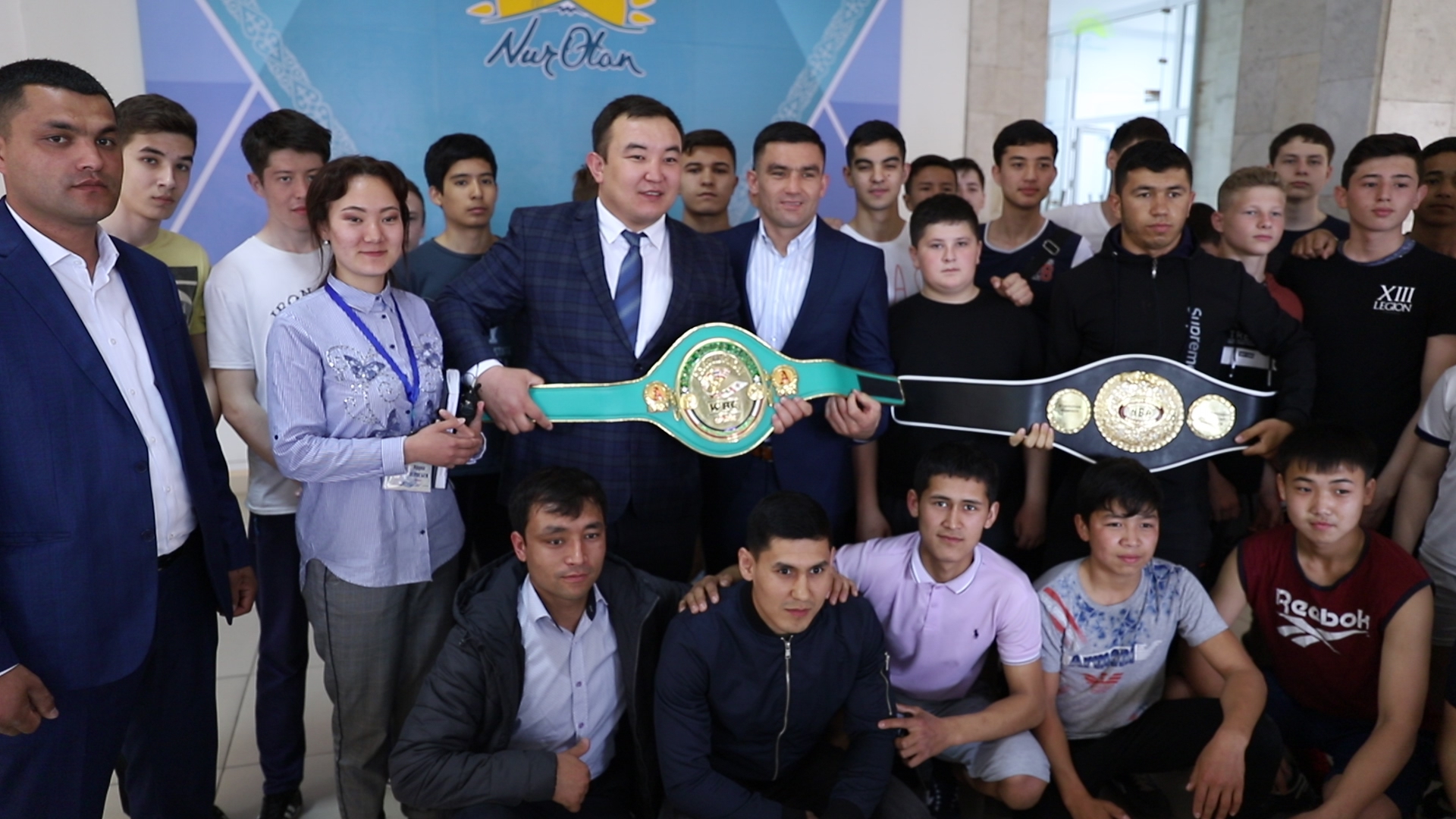 Белгілі кәсіпқой боксшы Бабыржан Момынов «Айғақ» телеарнасына сұхбат берді