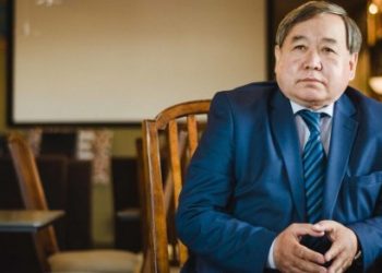 Первый кандидат в президенты Казахстана сдал документы в ЦИК