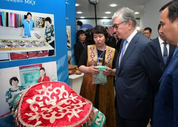 Қазақстан Президенті Ақтау қаласындағы кәсіпкерлерге қызмет көрсету орталығына барды