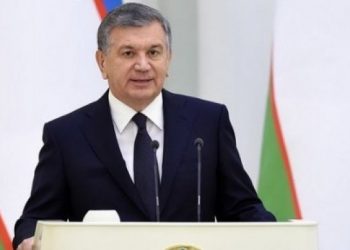 Мирзиеев уволил чиновников за низкий сбор налогов