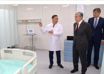 Қазақстан Президенті Семейдегі Жедел медициналық жәрдем ауруханасына барды
