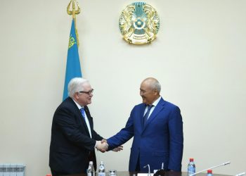 Ө.Шөкеев Қазақстандағы Ұлыбритания елшісімен кездесті