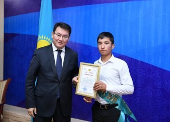 Түркістандық үздік жас түлектер марапатталды