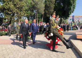 Шымкенттік делегация Ходженд қаласында мерекелік шеруге қатысты