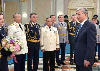 Қазақстан Президенті әскери және құқық қорғау саласының қызметкерлеріне мемлекеттік наградалар тапсырды