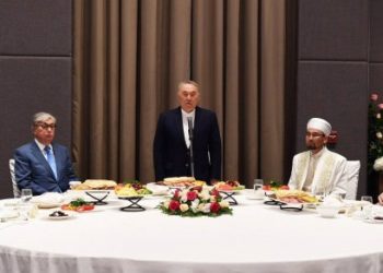 Назарбаев накрыл дастархан в честь Рамазана