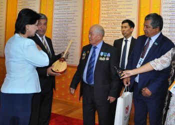 Гурӯҳи меҳмонон аз Қазоқистон ҷашни Рӯзи Ғалабаро дар вилояти Суғд таҷлил карданд