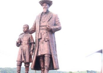 Қарқаралыда Абай мен оның әкесі Құнанбайға ескерткіш ашылды