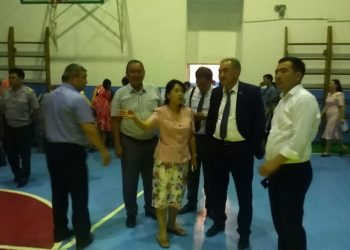 Шымкент қалалық мәслихатының хатшысы Ғ.Ташқараев эвакуацияланған тұрғындарға көмек көрсетуде