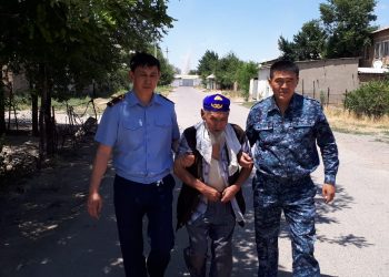 Арыстағы өз шаңырағында қалып қойған қарияға көмек көрсетілді