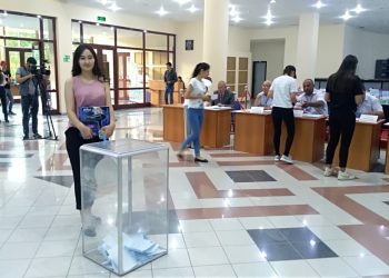 9967 сайлау учаскесі жұмыс жасап жатыр