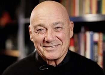 Владимир Познер рассказал, как вырастить детей счастливыми