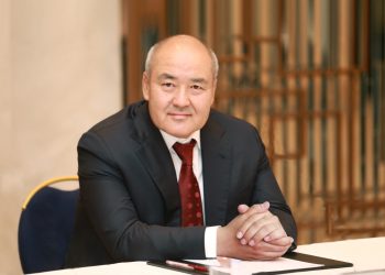 Депутаттар Өмірзақ Шөкеевтің Түркістан облысының әкімі қызметіне тағайындалуына келісімін берді