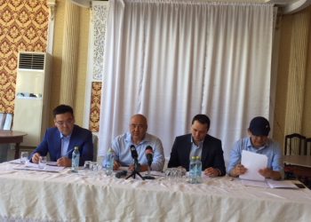 Өмірзақ Шөкеев арыстық кәсіпкерлермен кездесті