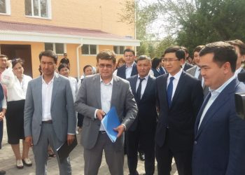 Үкімет басшысының орынбасары Жеңіс Қасымбек Арыс қаласын қалпына келтіру жұмыстарының барысымен танысты