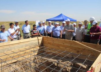 Арыс қаласына кіре берісте жаңа қақпаның іргетасы қаланды