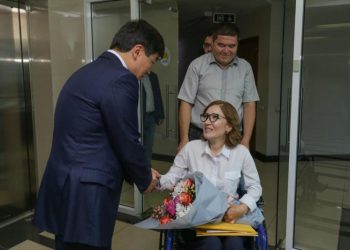 Қоғам белсендісі партия қатарына қабылданды