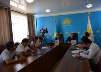 Түркістанда Nur Otan-ның қоғамдық қабылдауына келген азамат жұмысқа шақырту алды