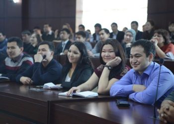 100 мың студент кәсіпкерлік негіздерін тегін оқиды – Үкімет басшысы