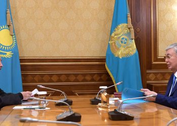 Қасым-Жомарт Тоқаев жазушы және кинодраматург Смағұл Елубайды қабылдады