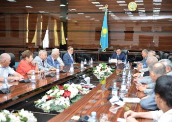 Е. Айтаханов: «Шымкент пен Түркістан бөлінгенмен, ел іргесі бөлінген жоқ»