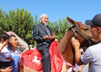 Ғасыр жасаған жетісайлық қарияға ауылдастары сый-құрмет көрсетті
