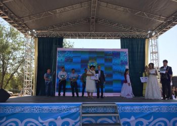 Әулиеаталықтар Арыс қаласында құрылыс жұмыстарының аяқталуына орай салтанатты шара өткізуде