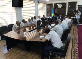 Сенаторлар Түлкібас аудандық мәслихатының депутаттарымен кездесті