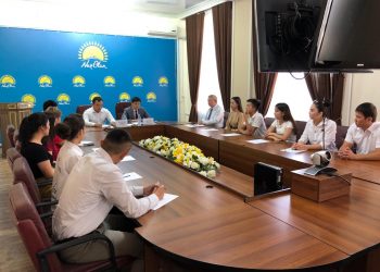 Шымкенттегі «Nur Otan» партиясында кәмелетке толмағандардың мәселесі қаралды