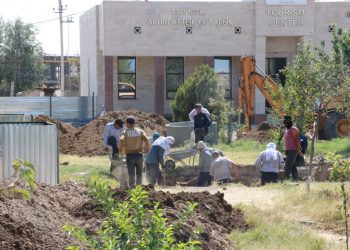 Қожа Ахмет Ясауи кесенесіне келушілер дарбаза қақпасы арқылы кіре алады