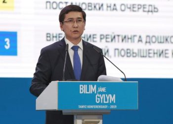 Асхат Аймағамбетов: Мектептерде ақылы олимпиадалар болмауы керек