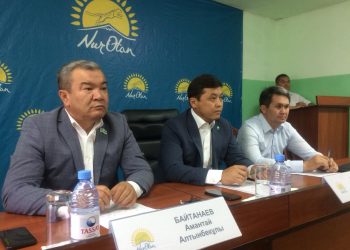 Бәйдібек ауданы Арыс қаласында көше тазарту жұмыстарын жүргізуде