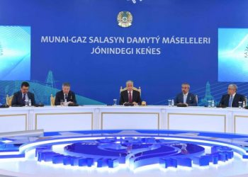 Мемлекет басшысы мұнай-газ саласын дамыту мәселелері жөнінде кеңейтілген кеңес өткізді