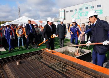 Асқар Мамин еліміздегі алғашқы модульді үй құрылысы өндірісін іске қосты