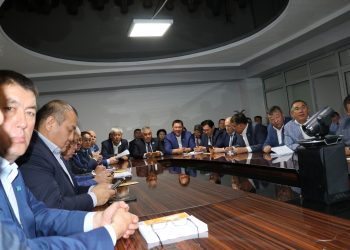 ФОТОРЕПОРТАЖ: Түркістан облыстық мәслихаты депутаттарының сессия отырысынан