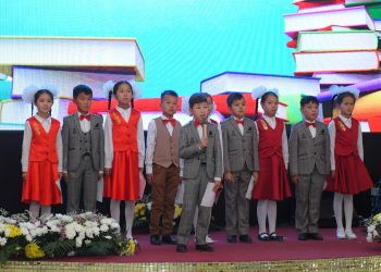 Өмірзақ Шөкеев ұстаздарды мерекемен құттықтады