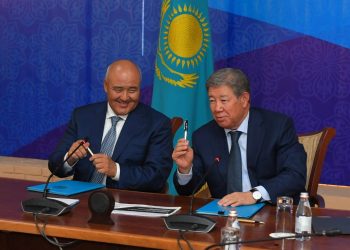 АХМЕТЖАН ЕСІМОВ ПЕН ӨМІРЗАҚ ШӨКЕЕВ ЫНТЫМАҚТАСТЫҚ ТУРАЛЫ МЕМОРАНДУМҒА ҚОЛ ҚОЙДЫ