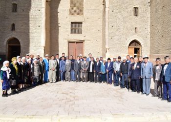 Отырарлық қариялар Түркістанның тарихи орындарымен танысып, ағаш көшеттерін отырғызды