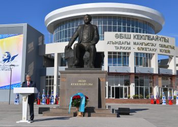 Президент Қасым-Жомарт Тоқаев Әбіш Кекілбайұлы ескерткішінің ашылу рәсіміне қатысты