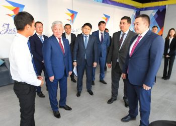 БЕРДІБЕК САПАРБАЕВ: ТҮРКІСТАН ЖАСТАРЫ БАРША ҚАЗАҚСТАНҒА ҮЛГІ БОЛУЫ КЕРЕК