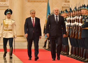 Токаев провел переговоры с Лукашенко